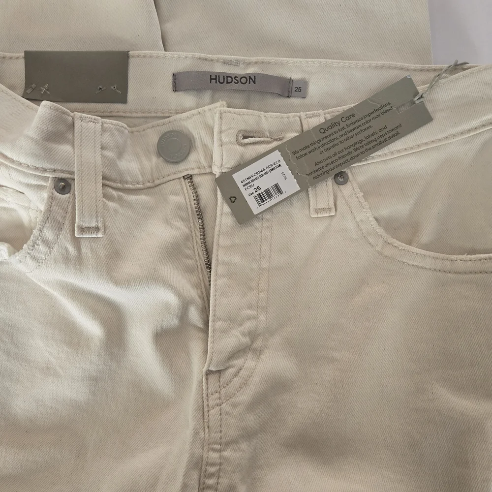 NWT Hudson Barbara High-Rise Baby Bootcut Jeans - Ecru - Size 25 - Picture 2 of 6